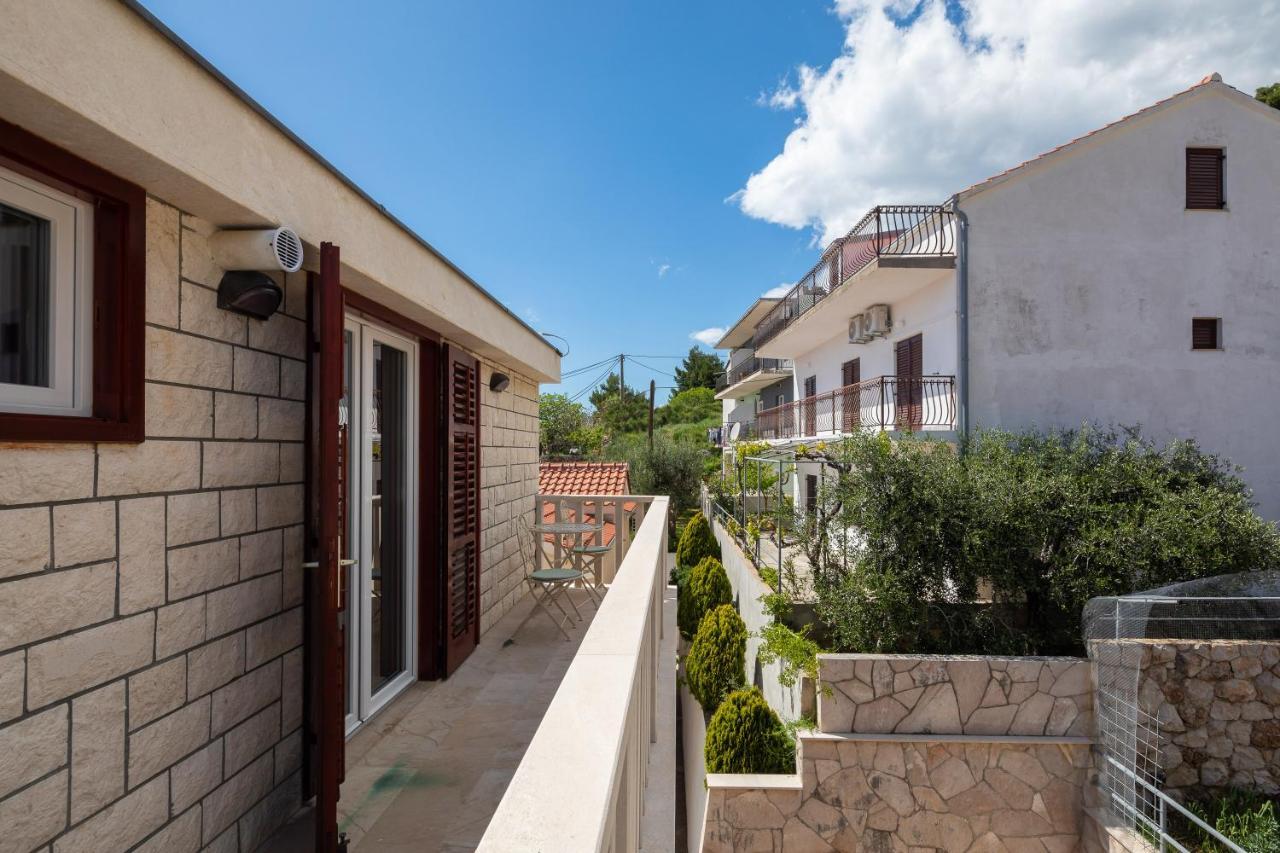 Beachfront Xxl - 2 Apartments Together - Lokva Rogoznica Exterior photo