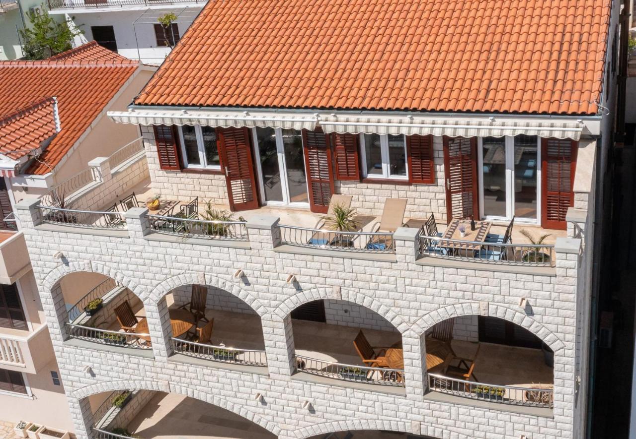 Beachfront Xxl - 2 Apartments Together - Lokva Rogoznica Exterior photo